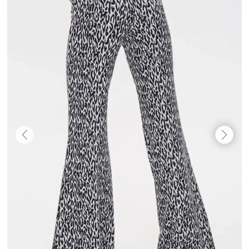 Forever 21 3X Animal Print Elastic Waist Bell Bottom Pants Gray Black - Picture 4 of 8